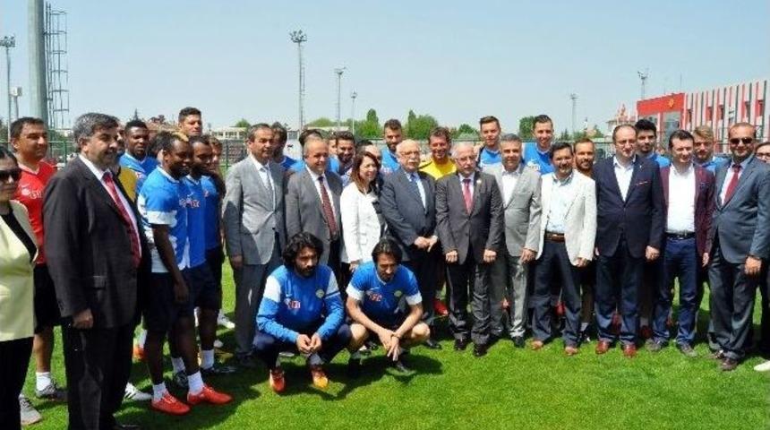 Bakan Avcı Stadyum İnşaatını Ve Eskişehirspor Tesislerini Ziyaret Etti