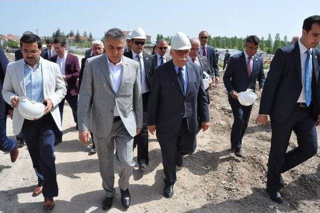 Bakan Avcı Stadyum İnşaatını Ve Eskişehirspor Tesislerini Ziyaret Etti 2