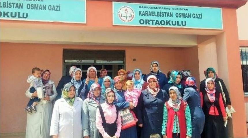 Okuyan Veliler &Ouml;d&uuml;llendirildi