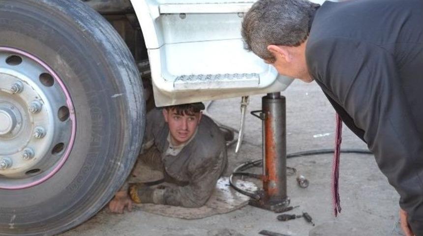 Ak Parti Milletvekili &Uuml;r&uuml;n Sanayi Esnafını Ziyaret Etti