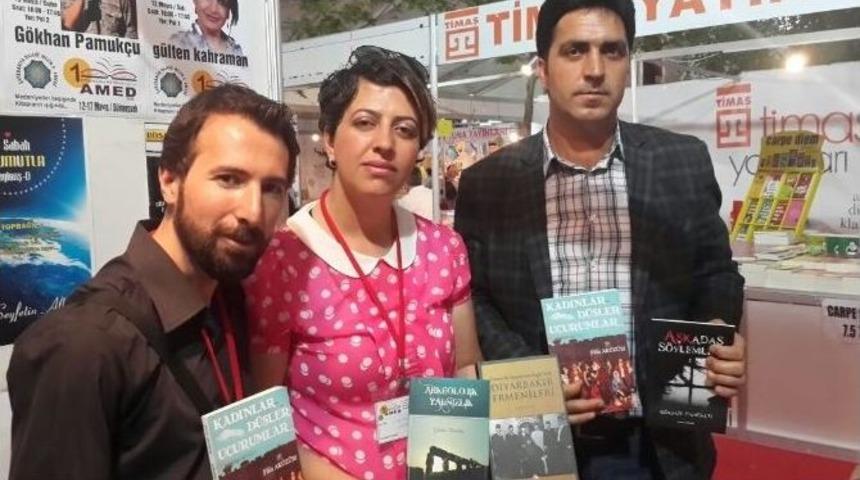 Pedaog Yazar Filiz Ak&uuml;z&uuml;m Diyarbakır Fuarında İmza G&uuml;n&uuml; D&uuml;zenledi