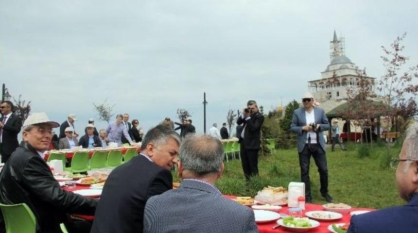 Hsyk &Uuml;yeleri, Rize G&uuml;neysu&rsquo;da Cumhurbaşkanı Erdoğan&rsquo;ın Yapımında Emeği Olan Dağcami&rsquo;yi Gezdi