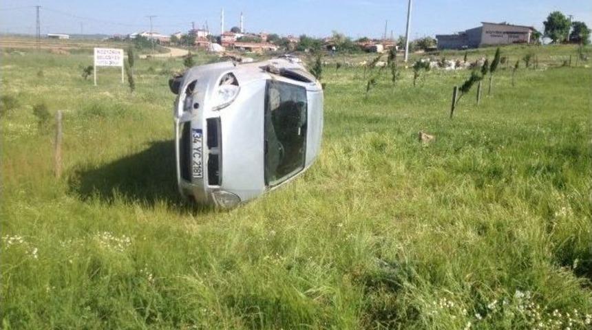 Yola &Ccedil;ıkan K&ouml;pek Otomobile Takla Attırdı: 2 Yaralı