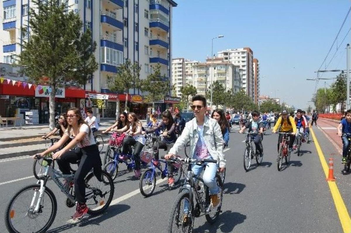 Tekden Ortaokulu &Ouml;ğrencilerinden Bisiklet Şenliği Etkinliği