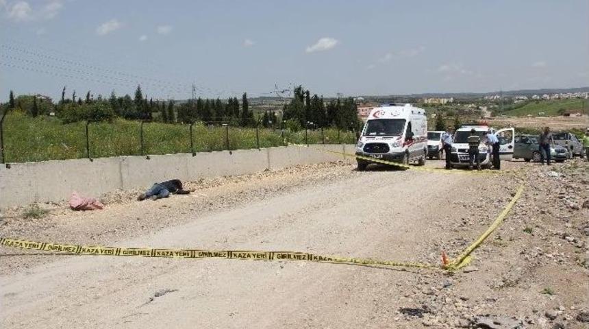 Mezarlığın Duvarında &Ouml;l&uuml; Bulundu