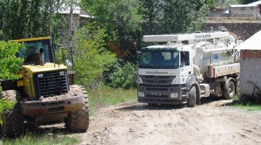 Sel Baskınındaki Evlerin Su Tahliyesi &Ccedil;alışması Devem Ediyor