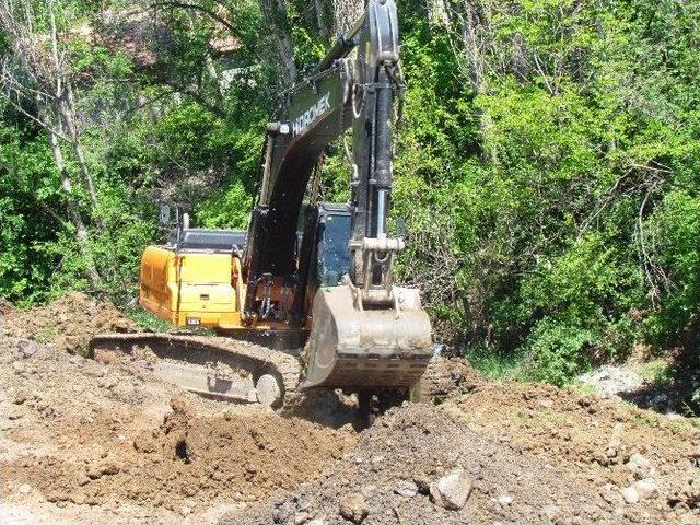 Sel Baskınındaki Evlerin Su Tahliyesi Çalışması Devem Ediyor