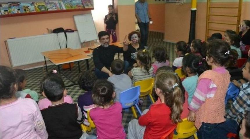 Ana Sınıf &Ouml;ğrencilerine Kost&uuml;ml&uuml; Palya&ccedil;o S&uuml;rprizi