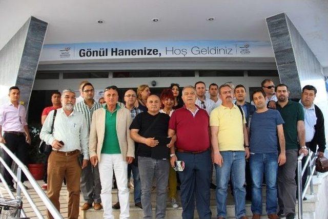 Başkan Gecikince Gazeteciler Toplantıyı Terk Etti 1