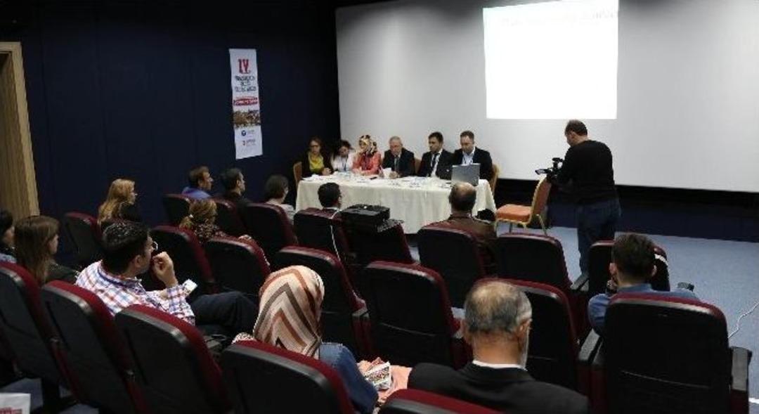 Canik&rsquo;te &rsquo;&ccedil;ocuk Ve Şehir&rsquo; Masaya Yatırıldı