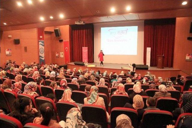 Ahlat&rsquo;ta Anneler G&uuml;n&uuml; Programı 1