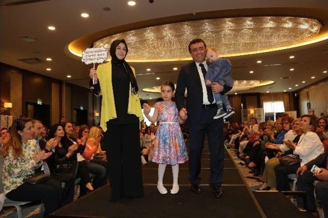 Başkan Taş&ccedil;ı Ve Ailesi Podyumda