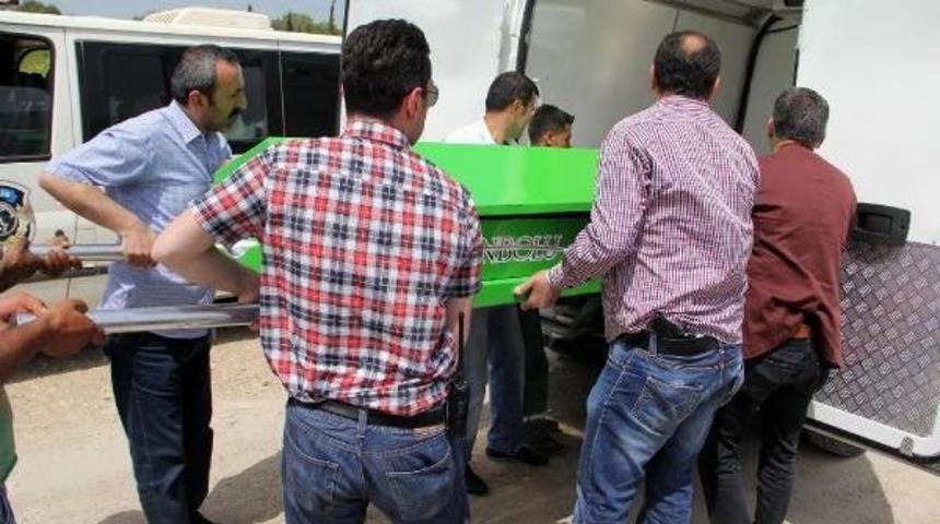 Mezarlık Yolunda &Ouml;l&uuml; Bulundu