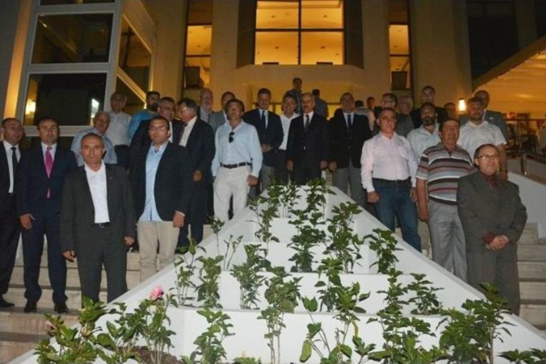 Kuşadası&rsquo;nda Emniyet M&uuml;d&uuml;r&uuml; Topal&rsquo;a Veda Yemeği