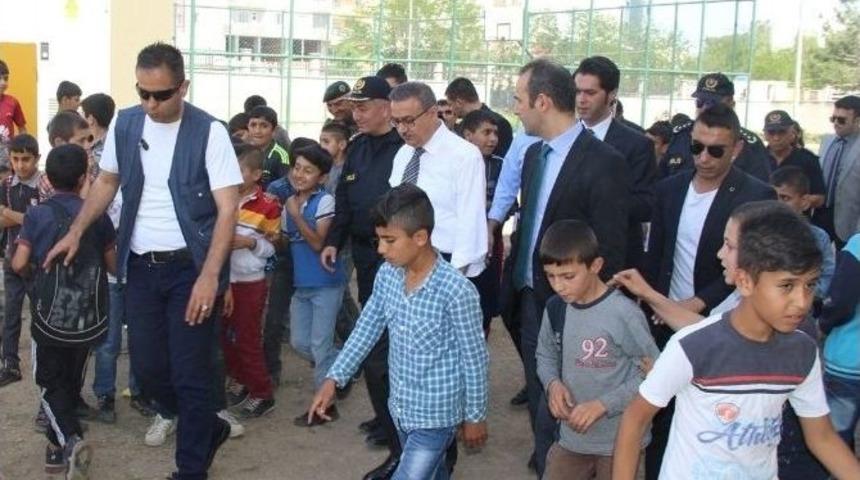 Şırnak Valisi Cizre İl&ccedil;esini Ziyaret Etti