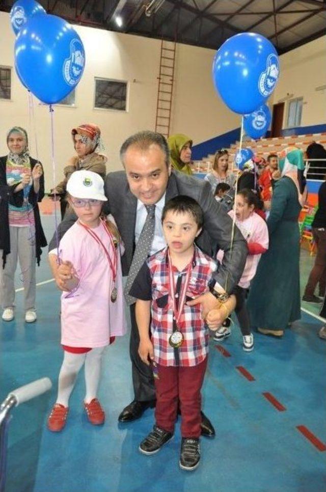 &Ouml;zel &Ccedil;ocuklar G&ouml;n&uuml;llerince Eğlendi 1