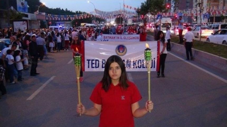 Ted Batman Koleji, Batman&rsquo;ın İl Oluşunun 25. Yılını Fener Alayıyla Kutladı