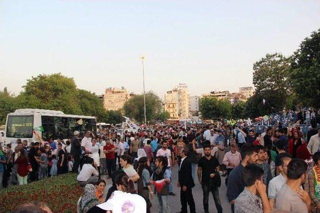 Hdp’nin Gaziantep Mitinginden Yürüyüş Yapmak İsteyen Grubu Partililer Engelledi