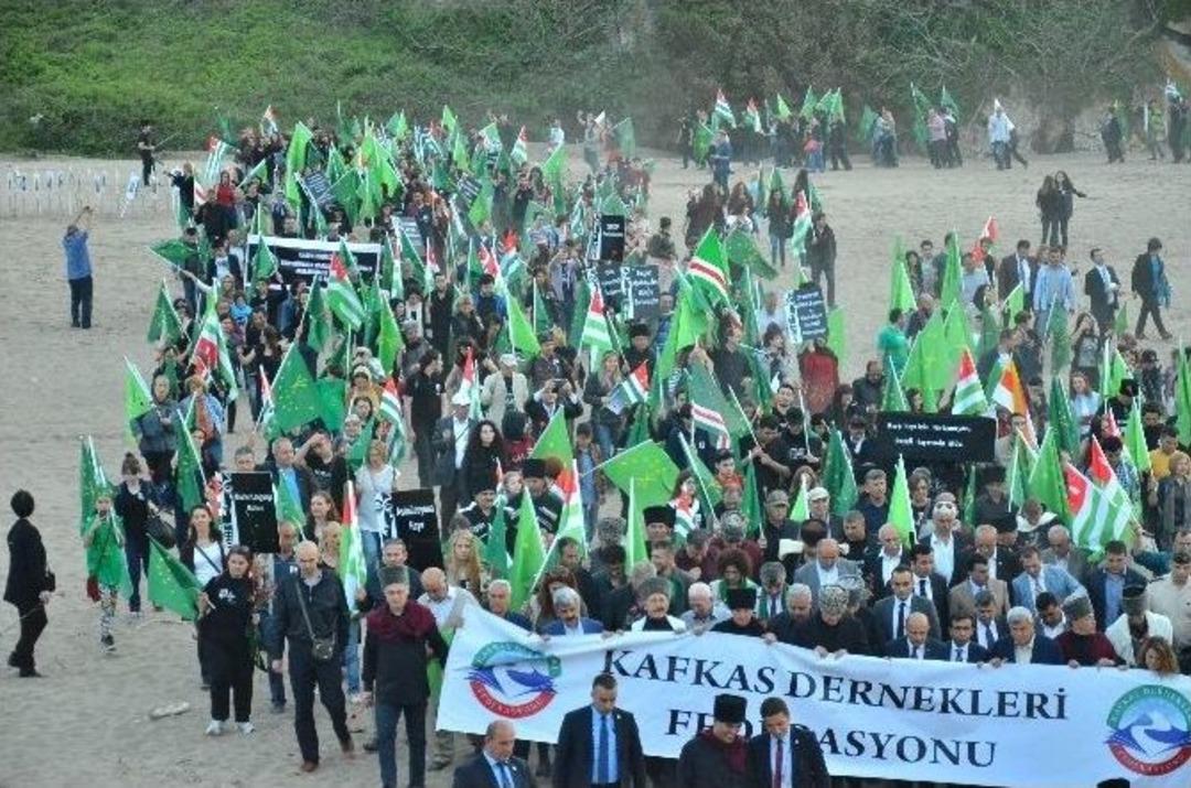 &Ccedil;erkezler Atalarını Andı