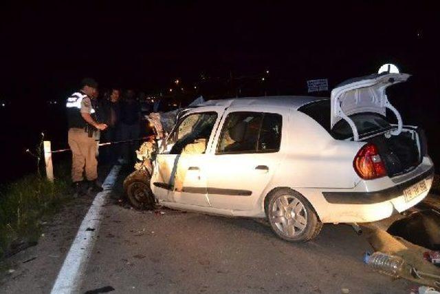 &Ccedil;orum daki Kazada Acil &Ccedil;ağrı Merkezi M&uuml;d&uuml;r Vekili &Ouml;ld&uuml;, 2 Kişi Yaralandı 2