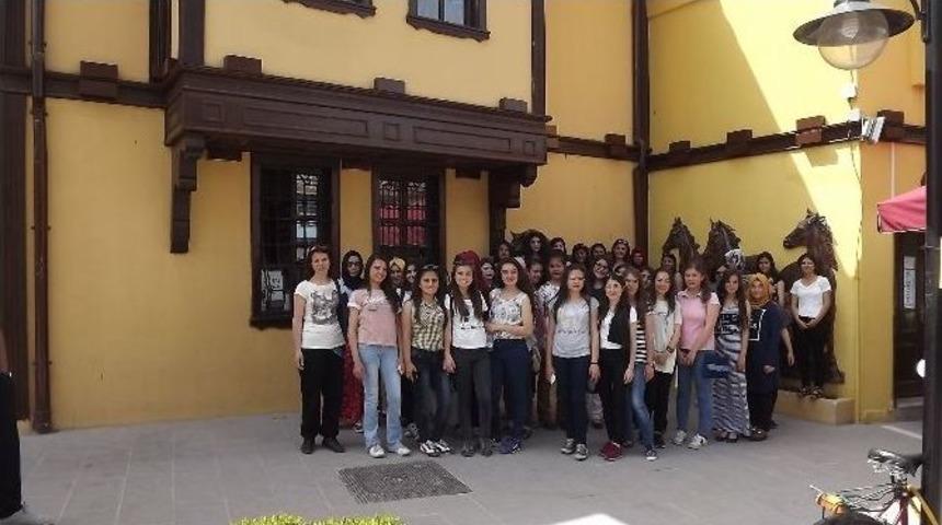 Uşak&rsquo;lı &Ouml;ğrencilerin Odunpazarı Gezisi