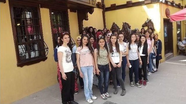 Uşak&rsquo;lı &Ouml;ğrencilerin Odunpazarı Gezisi 3