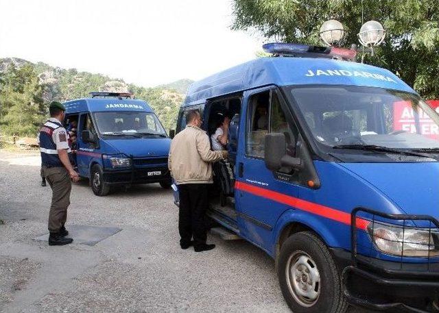 Savaştan Ka&ccedil;an Suriyeli M&uuml;lteciler: &ldquo;&ouml;leceksek Denizde &Ouml;lelim&rdquo; 2