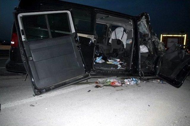 Minibüs Tır’a Arkadan Çarptı: 1 Ölü, 5 Yaralı