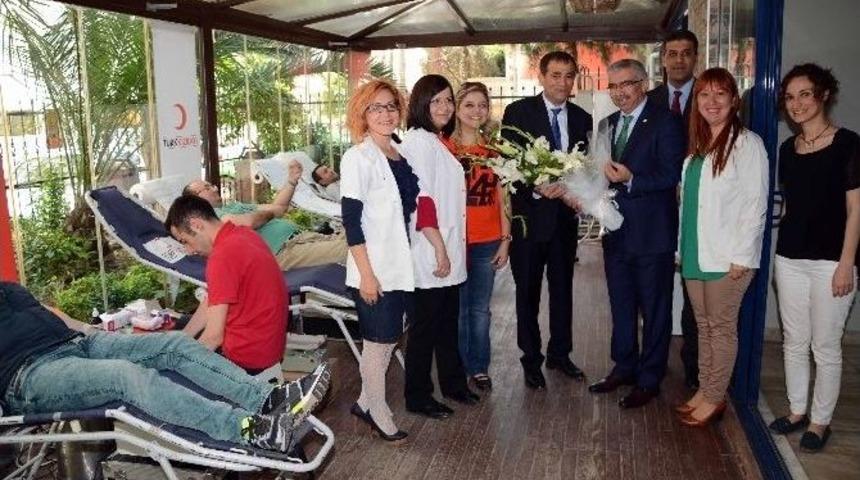 Eczacılardan Kızılay&rsquo;a Kan Bağışı