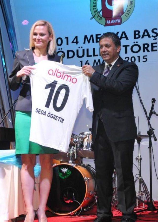 Alanya da Medya Başarı &Ouml;d&uuml;lleri Sahiplerini Buldu 1