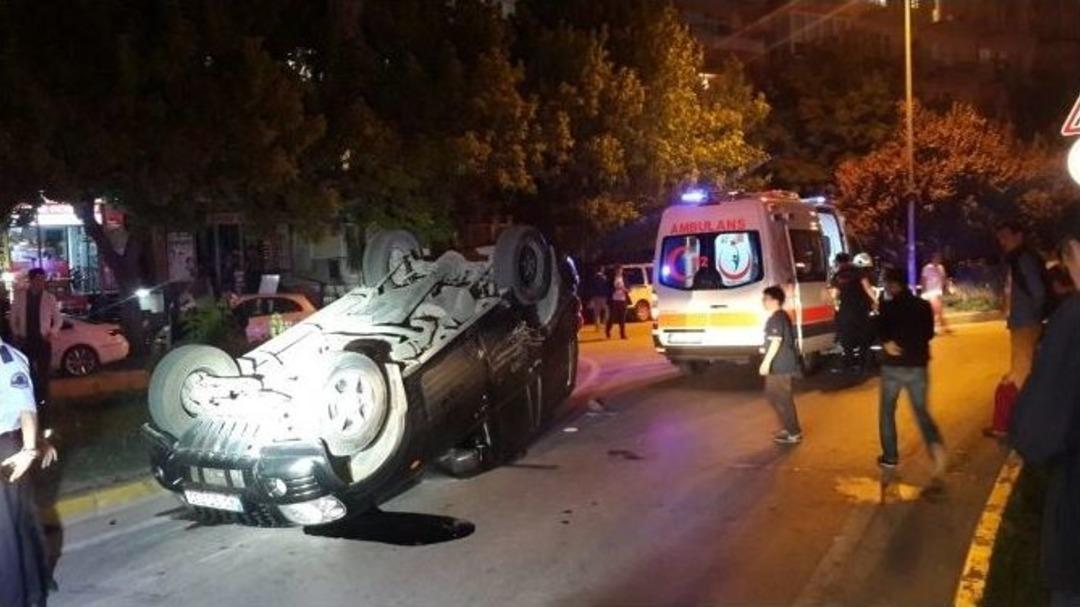 Kontrols&uuml;z Kavşakta Kaza: 6 Yaralı