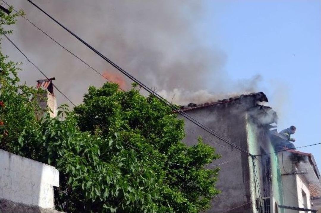 Yatalak Yaşlı Adam Alevlerin Arasından Kurtarıldı