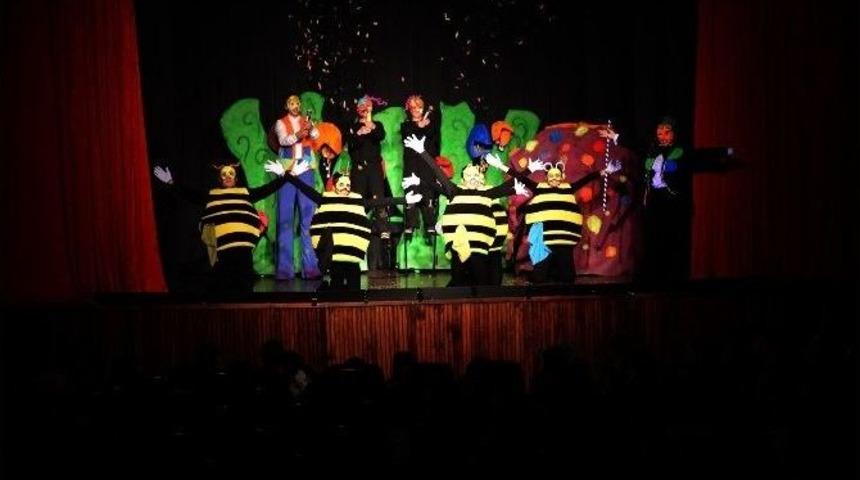 Tınmaz, &Ccedil;ocuklara Hikayelerini Anlattı