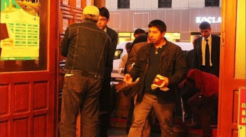 B&uuml;y&uuml;kşehir Belediyesi Kandil Simidi Dağıttı