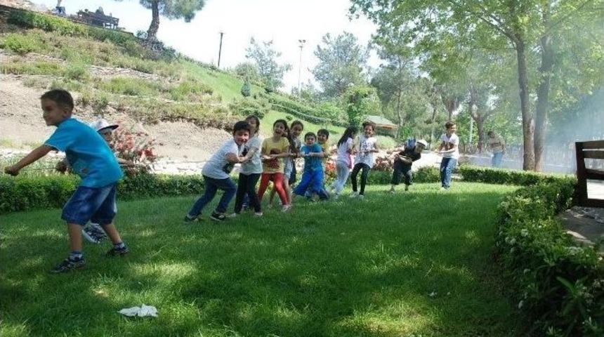 &Ouml;ğrenciler Karaisalı&rsquo;da Stres Attı