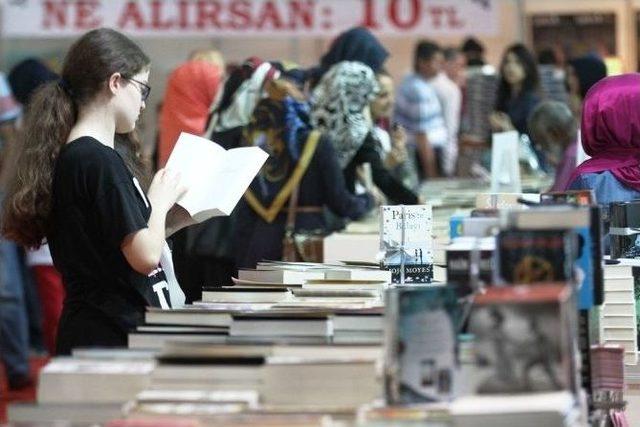 7. Kocaeli Kitap Fuarı’na İlk Günde 69 Bin 993 Ziyaretçi