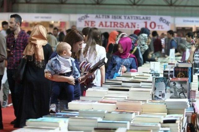 7. Kocaeli Kitap Fuarı’na İlk Günde 69 Bin 993 Ziyaretçi