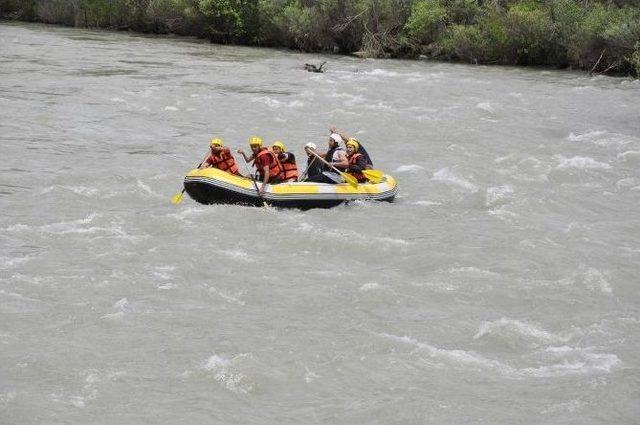 Tunceli’de Rafting Keyfi