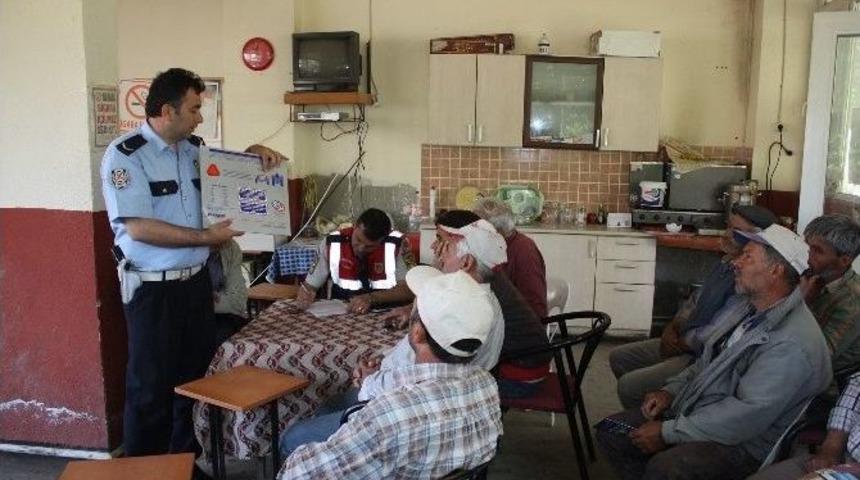 Korkuteli&rsquo;nde Trakt&ouml;r S&uuml;r&uuml;c&uuml;leri Bilgilendirildi