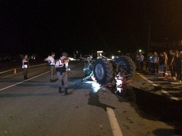 Ters İstikamete Giren Traktör Otomobil İle Çarpıştı: 3 Ölü, 2 Yaralı