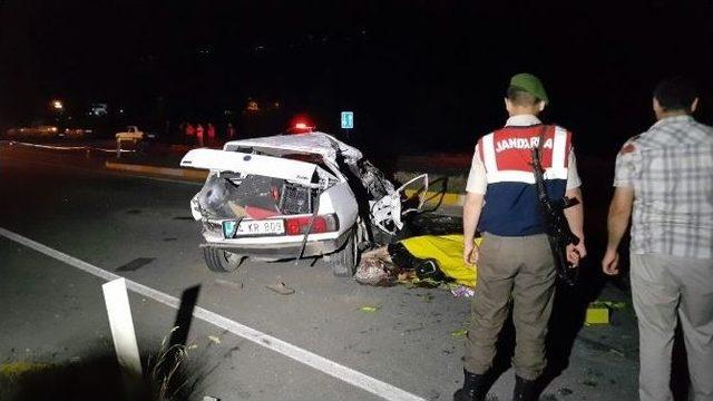 Ters İstikamete Giren Traktör Otomobil İle Çarpıştı: 3 Ölü, 2 Yaralı