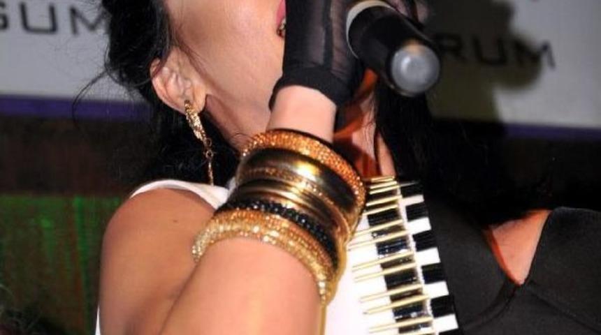 Hande Yener, Bodrum'da Tatilcileri Coşturdu