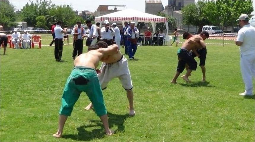 T&uuml;rkiye Kısa Şalvar G&uuml;reş Şampiyonası Kadirli&rsquo;de Yapıldı