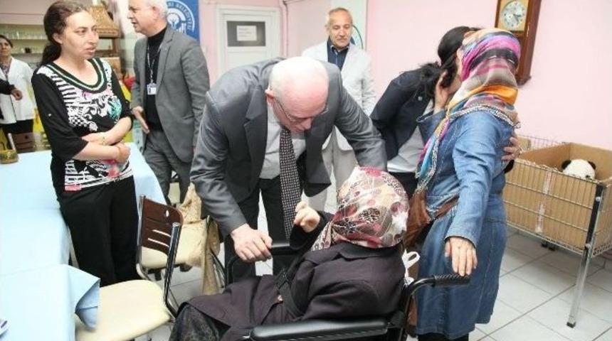 Odunpazarı&rsquo;ndan Tekerlekli Sandalye Yardımı