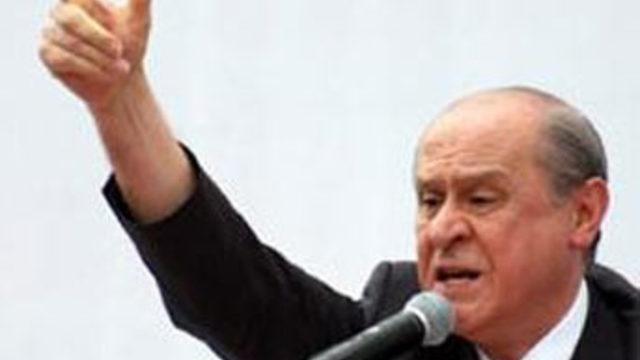 Kasetin arkasındaki ismi verdi