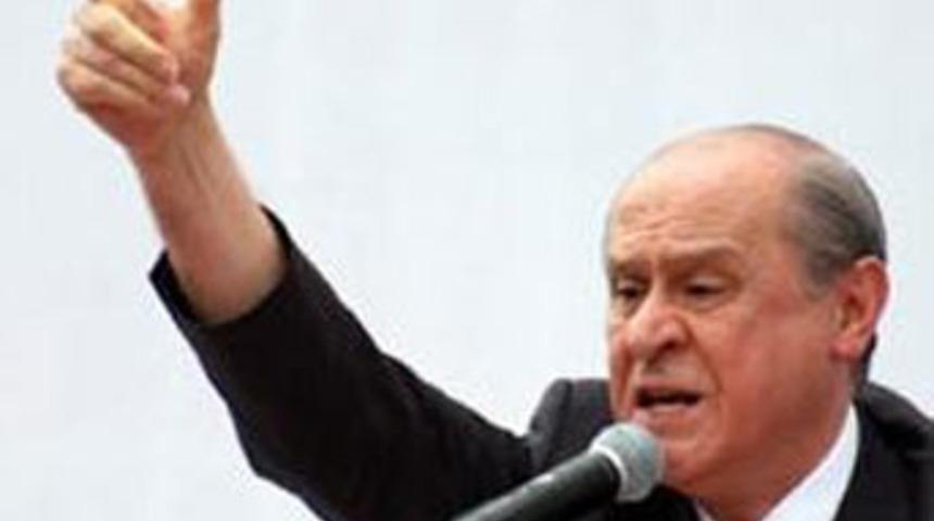 Kasetin arkasındaki ismi verdi