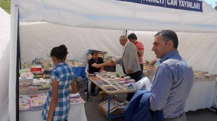 M&uuml;siad Y&ouml;netim Kurulu Kitap G&uuml;nlerine Katıldı
