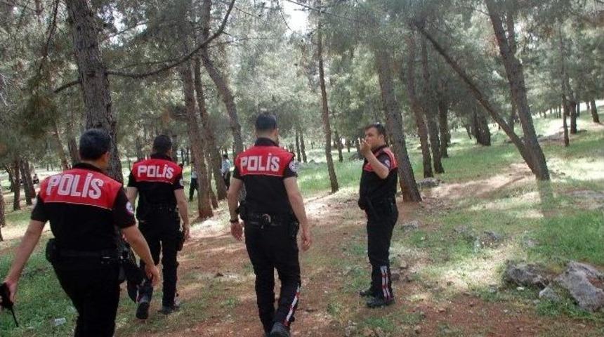 Ormanlık Alanda &rsquo;imdat&rsquo; &Ccedil;ığlıkları Polisi Alarma Ge&ccedil;irdi