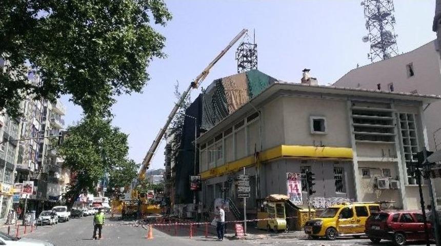 Dev Anten İskelesi S&ouml;k&uuml;ld&uuml;