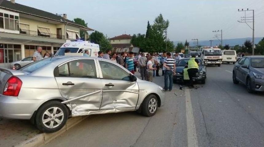 Sakarya&rsquo;da Trafik Kazası: 3 Yaralı
